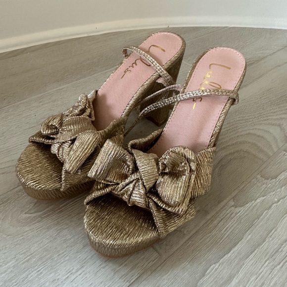 Lulus Gold Metallic Bow Platform Ankle Strap Heels Size 6.5 - Picture 7 of 10